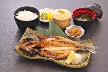 Cut and dried horse mackerel set meal