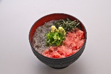 Raw fatty tuna and spring onion rice bowl