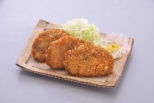 Fried black hanpen (minced and steamed fish cake)