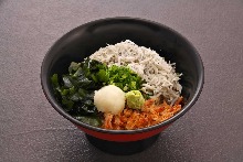 Buckwheat noodles with grated daikon radish