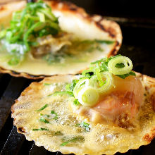 Hamayaki scallops (grilled scallops)