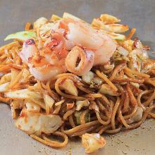 Yakisoba noodles with seafood