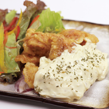 Fried chicken with vinegar and tartar sauce