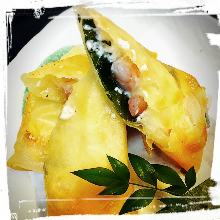 Fried spring roll of shrimp