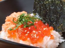 "Oyako" salmon roe and Japanese salmon rice bowl