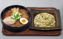 Fried rice with lettuce and ramen meal set Fried rice with lettuce and ramen meal set