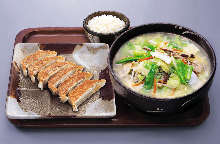 Vegetable ramen and Gyoza meal set