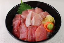 Raw tuna rice bowl