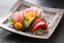 Assorted tuna sashimi