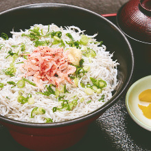 Boiled whitebait rice bowl