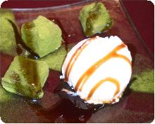 Warabimochi (bracken-starch dumpling covered in sweet, toasted soybean flour)