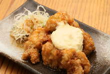 Fried chicken with vinegar and tartar sauce