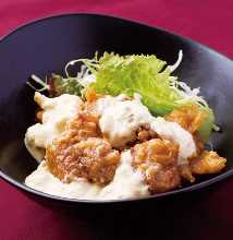 Fried chicken with vinegar and tartar sauce