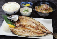 Salted and grilled mackerel set meal