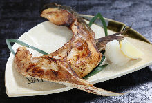 Salted and grilled yellowtail collar meat