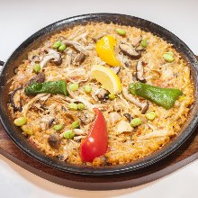 Mushroom and chicken paella