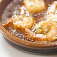 Grilled shrimp and garlic with butter