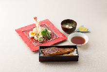 Eel over rice in a laquered box with tempura set