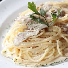 Cream sauce pasta with mushroom and spicy cod roe