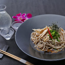 Chilled buckwheat soba noodles topped with vegetables