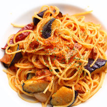 Bacon tomato sauce pasta