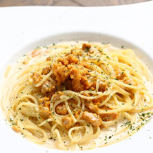 Pasta with cream of sea urchin