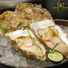 Oyster with shell