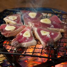 Straw-seared skipjack tuna