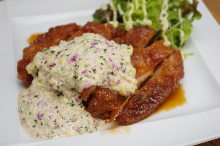 Fried chicken with vinegar and tartar sauce