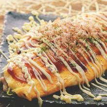 Tonpei-yaki (stir-fried cabbage and meat topped with egg)