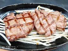 Grilled beef tongue