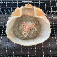 Grilled crab meat and tomalley in shell