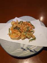 Mixed tempura of sakura shrimp