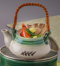 food steam-boiled in an earthenware teapot (maitake mushroom)