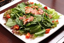 Bacon and spinach salad