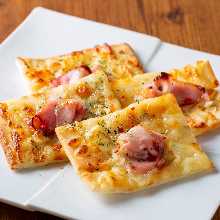 Raw ham pizza