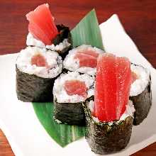 Tuna sushi rolls