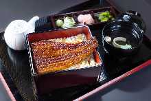 Delux eel served over rice in a lacquered box The size of the eel is half a tail