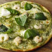 Basil sauce pizza