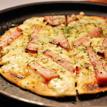 Cheese and bacon pizza