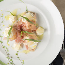 Prosciutto and mozzarella salad