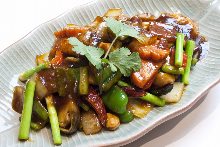 Stir-fried chicken and cashew nuts