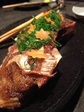 Salted and grilled tuna collar meat