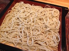 Buckwheat noodles served on a bamboo strainer with duck