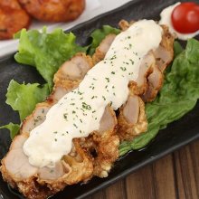 Fried chicken with vinegar and tartar sauce