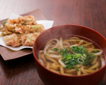 Mixed vegetable tempura udon