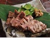 Thick-sliced beef tongue matured in 2 steps