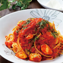 Pasta with tomato sauce, mozzarella, and basil
