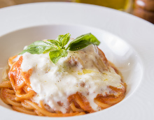 Tomato sause pasta with basil