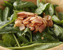 Bacon and spinach salad